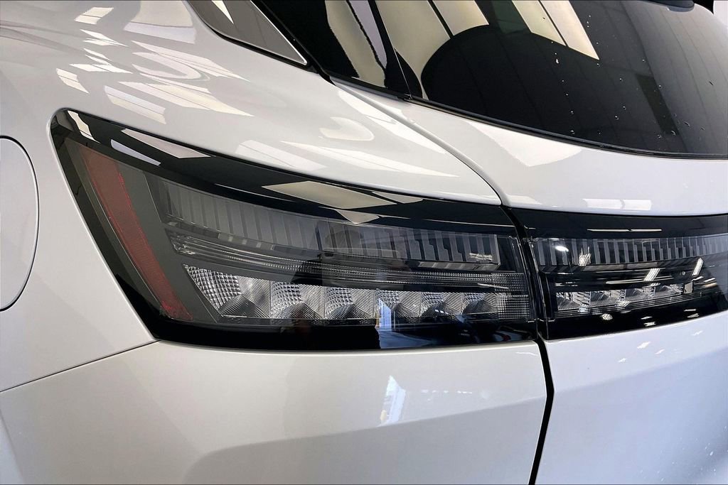 Certified 2025 Nissan Murano SV image 25