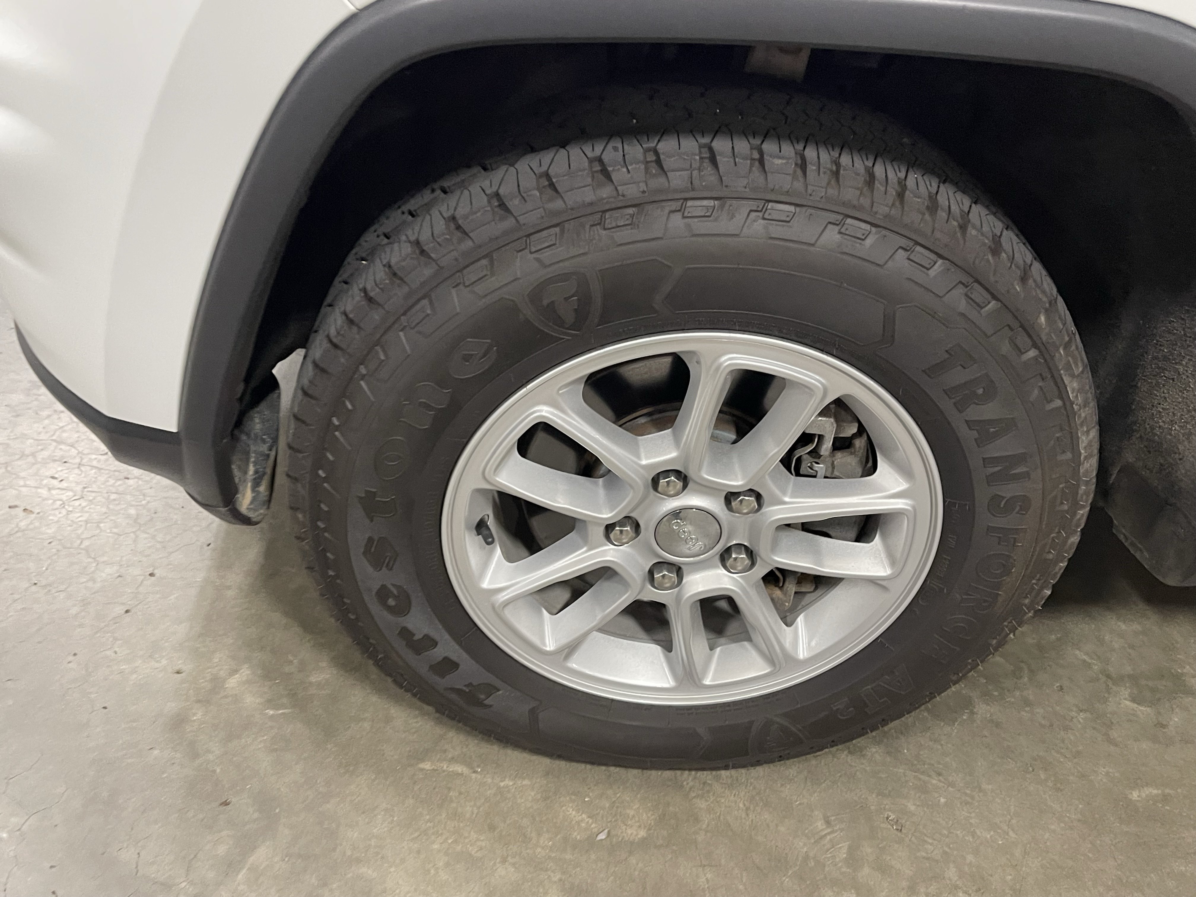 Used 2018 Jeep Grand Cherokee Laredo AWD/4WD image 9