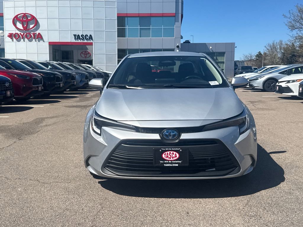 Used 2025 Toyota Corolla LE AWD/4WD image 3