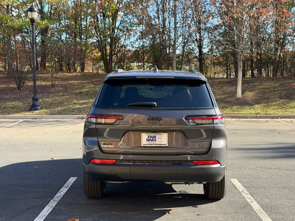 New 2025 Jeep Grand Cherokee L Laredo image 8
