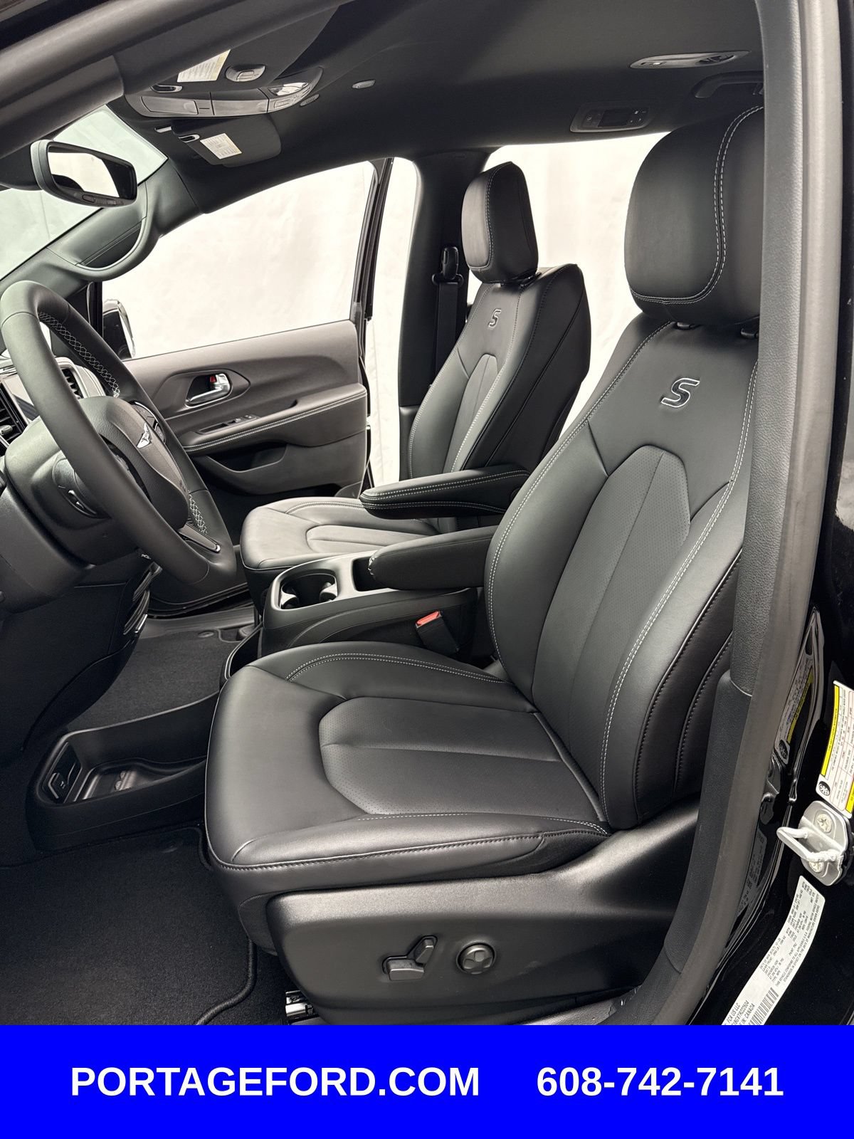 New 2026 Chrysler Pacifica Select w/ S Appearance Package FWD image 8