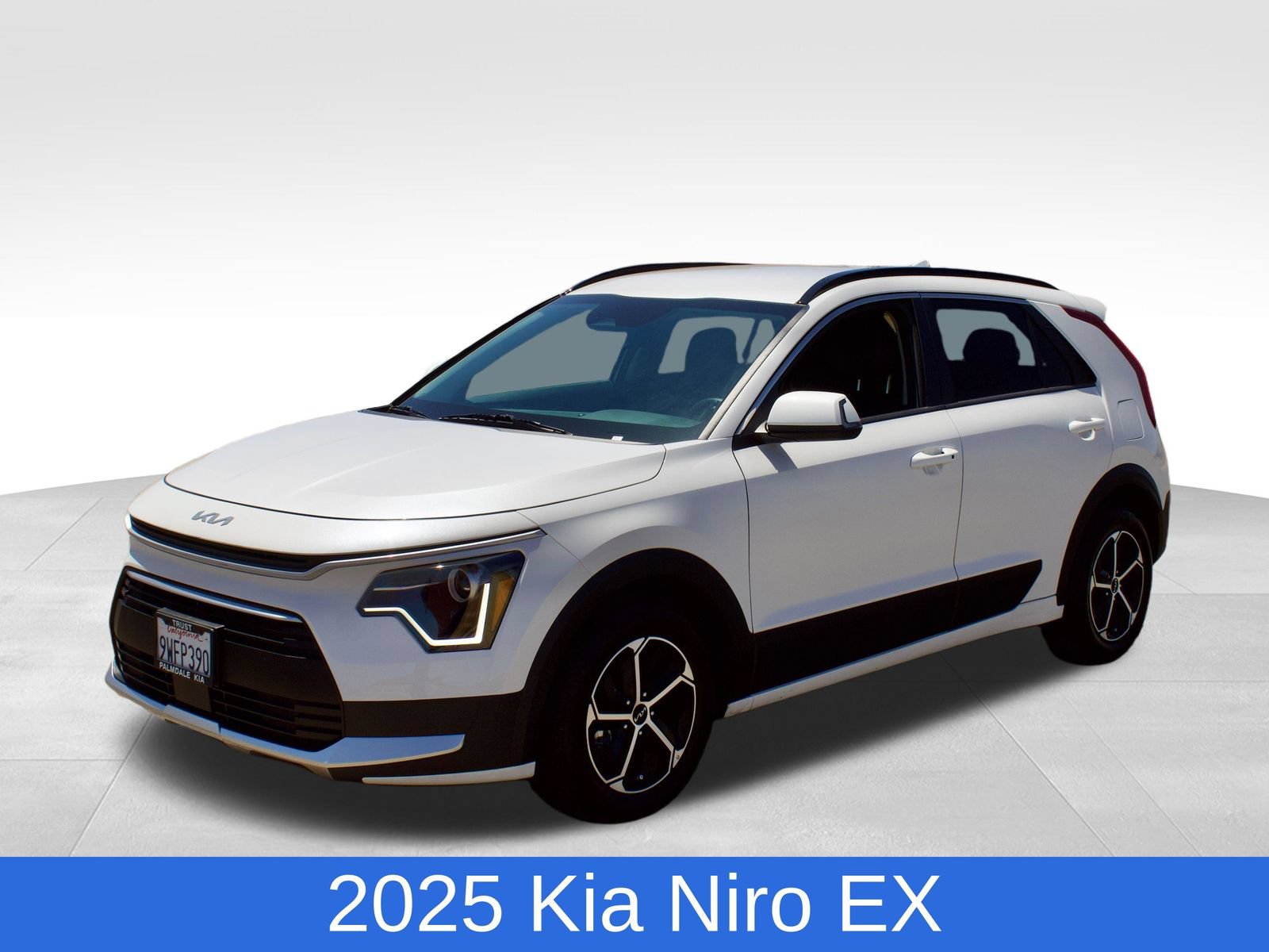 Used 2025 Kia Niro EX FWD image 1