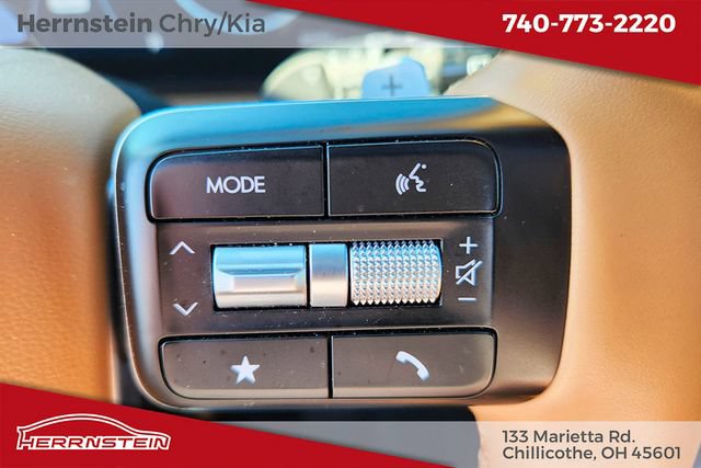 Used 2025 Hyundai Santa Fe Limited AWD/4WD image 17