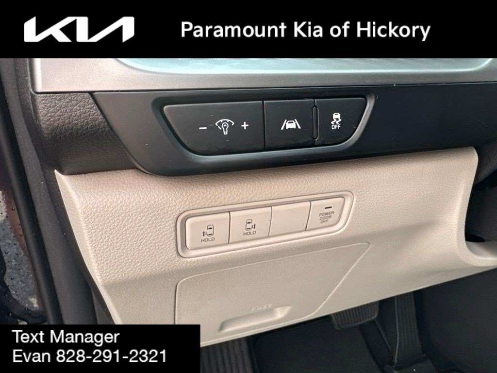 Used 2024 Kia Carnival LX FWD image 23