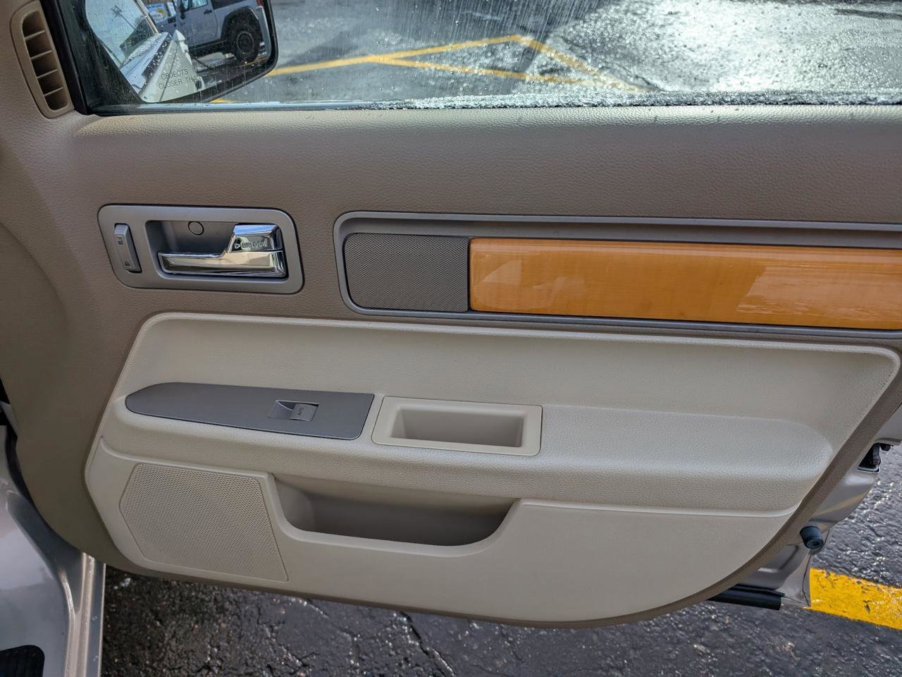 Used 2009 Lincoln MKZ image 21