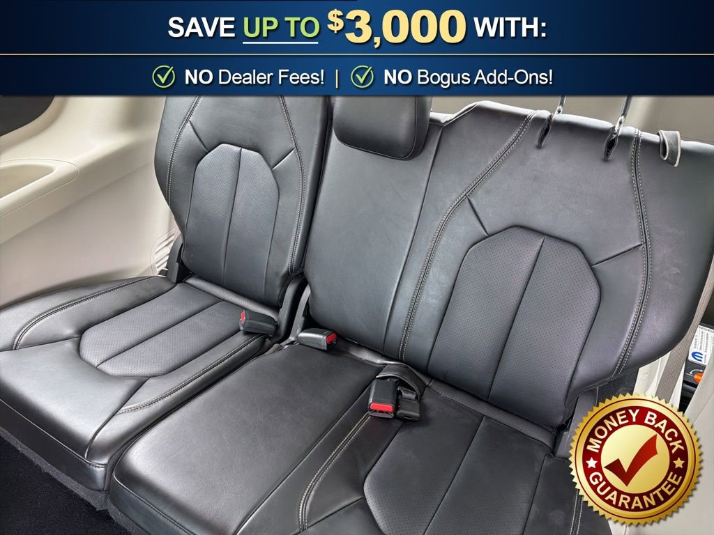Used 2024 Chrysler Pacifica Touring-L FWD image 19