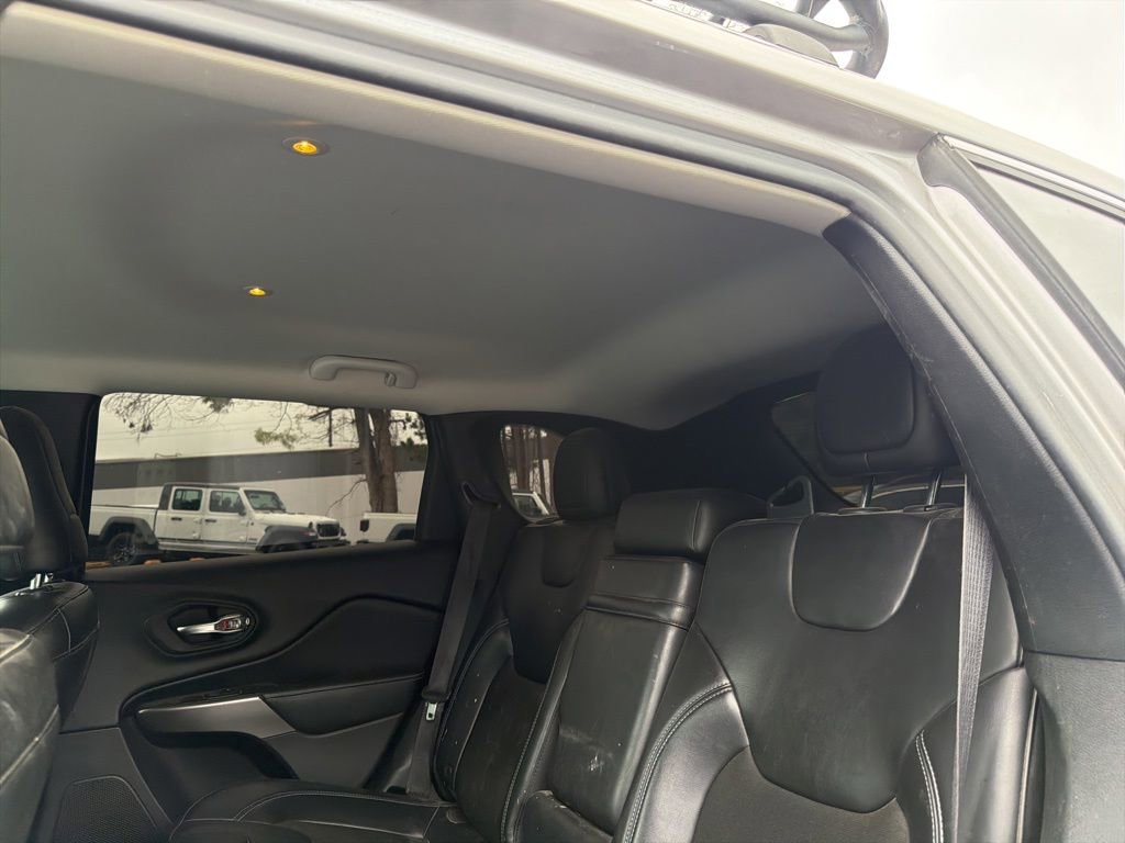 Used 2019 Jeep Cherokee Latitude Plus AWD/4WD image 10