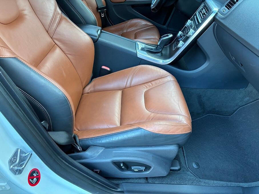 Used 2015 Volvo V60 T5 Premier w/ 19" Sport Package FWD image 30