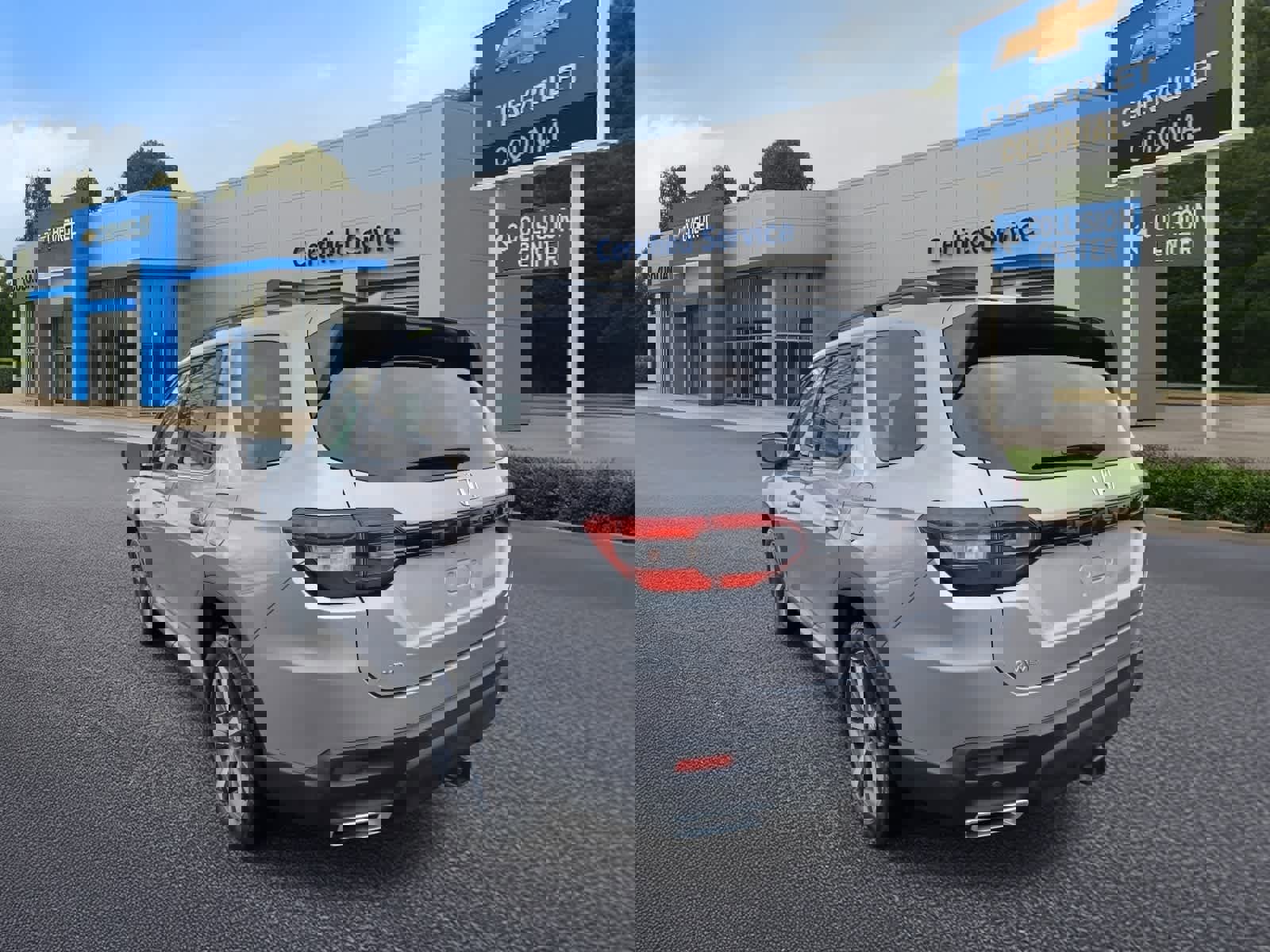 Used 2023 Honda Pilot Touring image 5