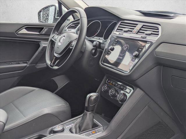 Used 2020 Volkswagen Tiguan SE image 22