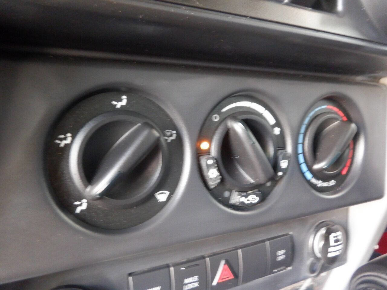 Used 2008 Jeep Wrangler Unlimited Rubicon w/ PWR Convenience Group image 25