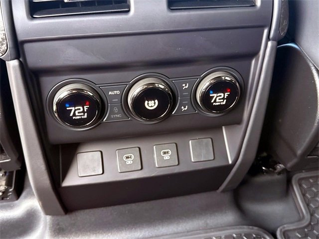 Used 2025 Land Rover Defender 110 image 14