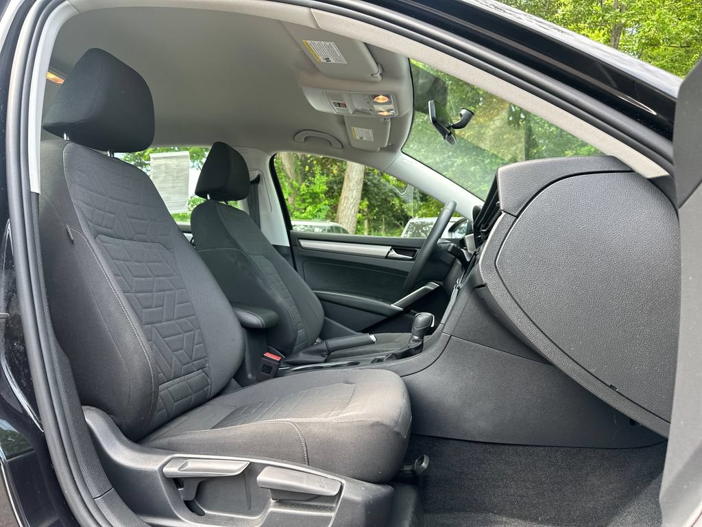 Certified 2021 Volkswagen Passat 2.0T S FWD image 20