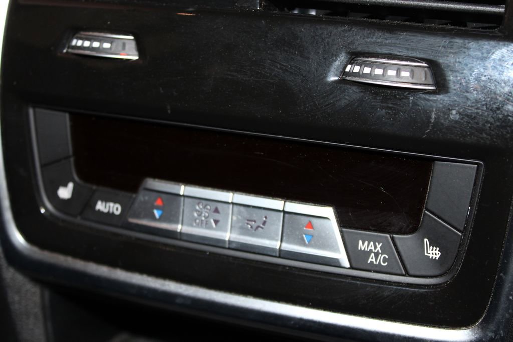 Used 2024 BMW X7 M60i w/ Executive Package image 34