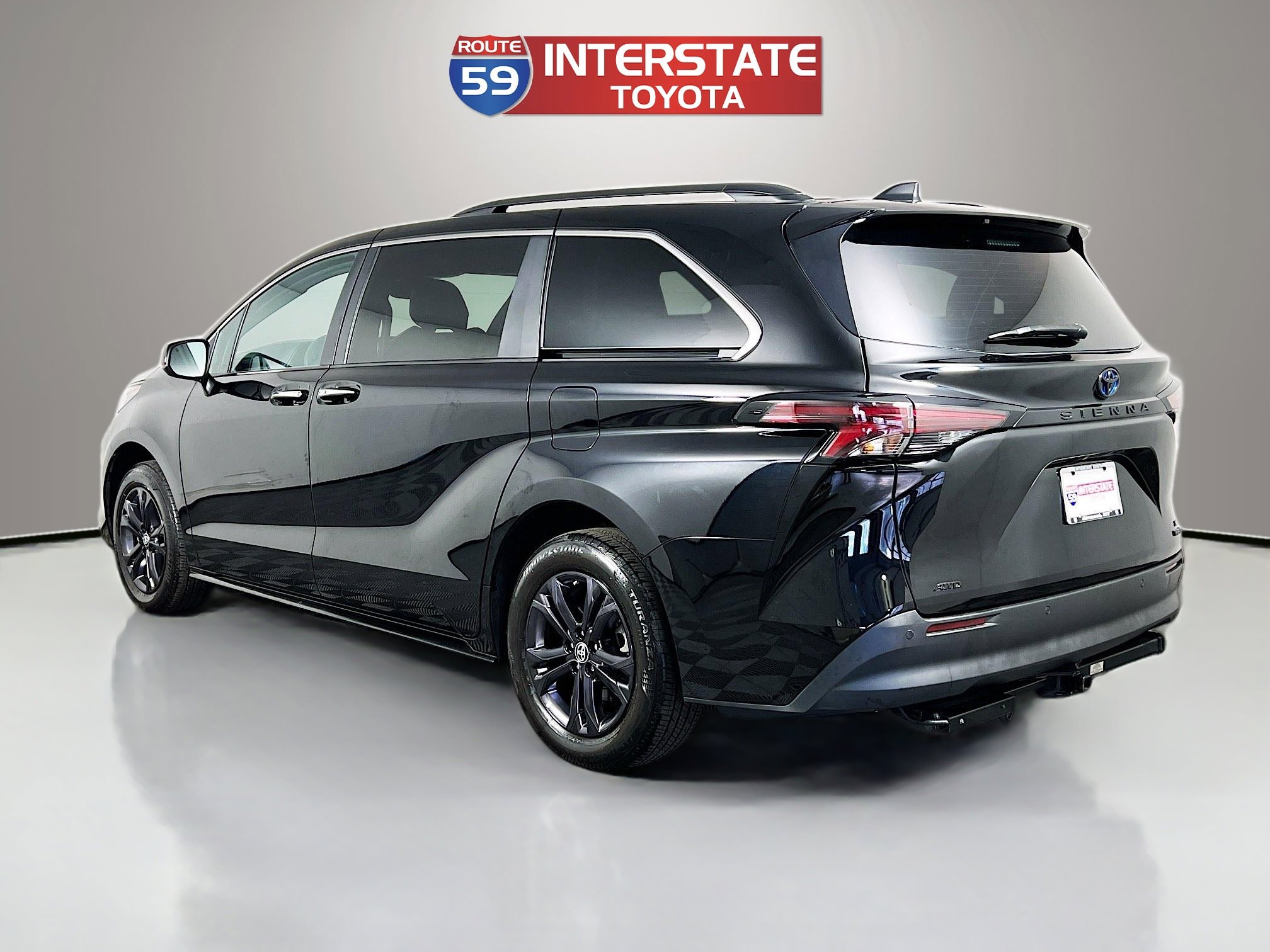 Certified 2024 Toyota Sienna XLE Woodland Edition image 5