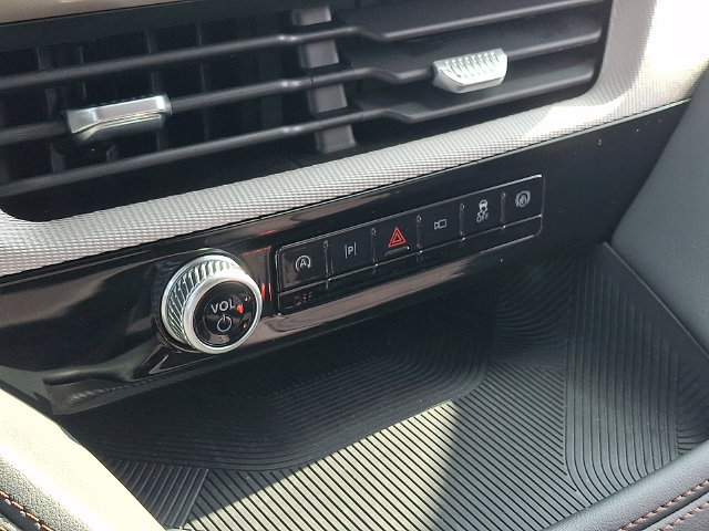 Used 2026 Ford Explorer Active AWD/4WD image 15
