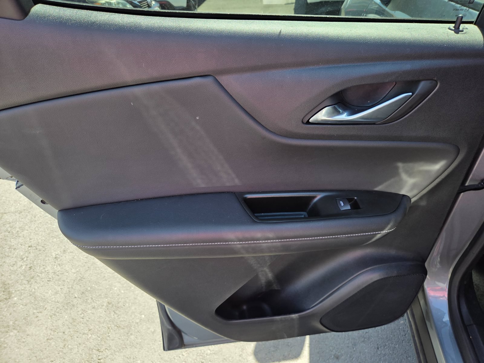 Used 2025 Chevrolet Blazer LT FWD image 7