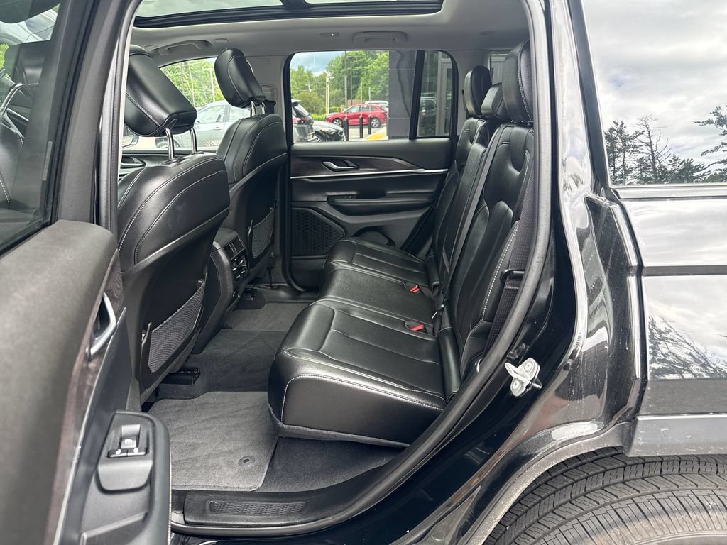 Used 2023 Jeep Grand Cherokee Limited AWD/4WD image 30