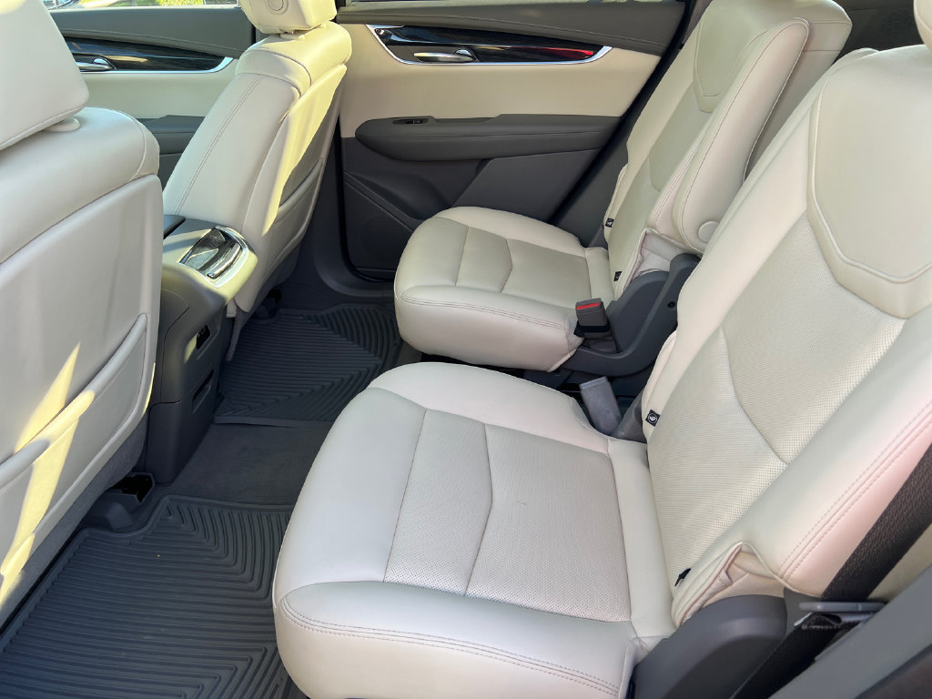 Used 2022 Cadillac XT6 Premium Luxury FWD image 16