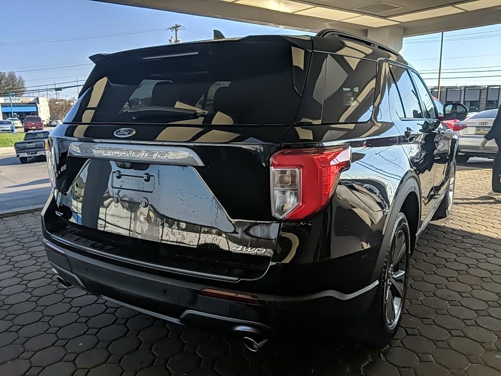 Used 2024 Ford Explorer XLT w/ Equipment Group 202A image 6