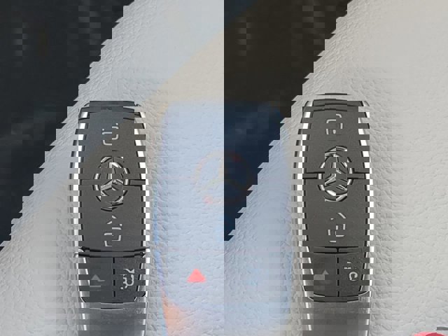 Used 2025 Mercedes-Benz GLB 250 GLB 250 image 25