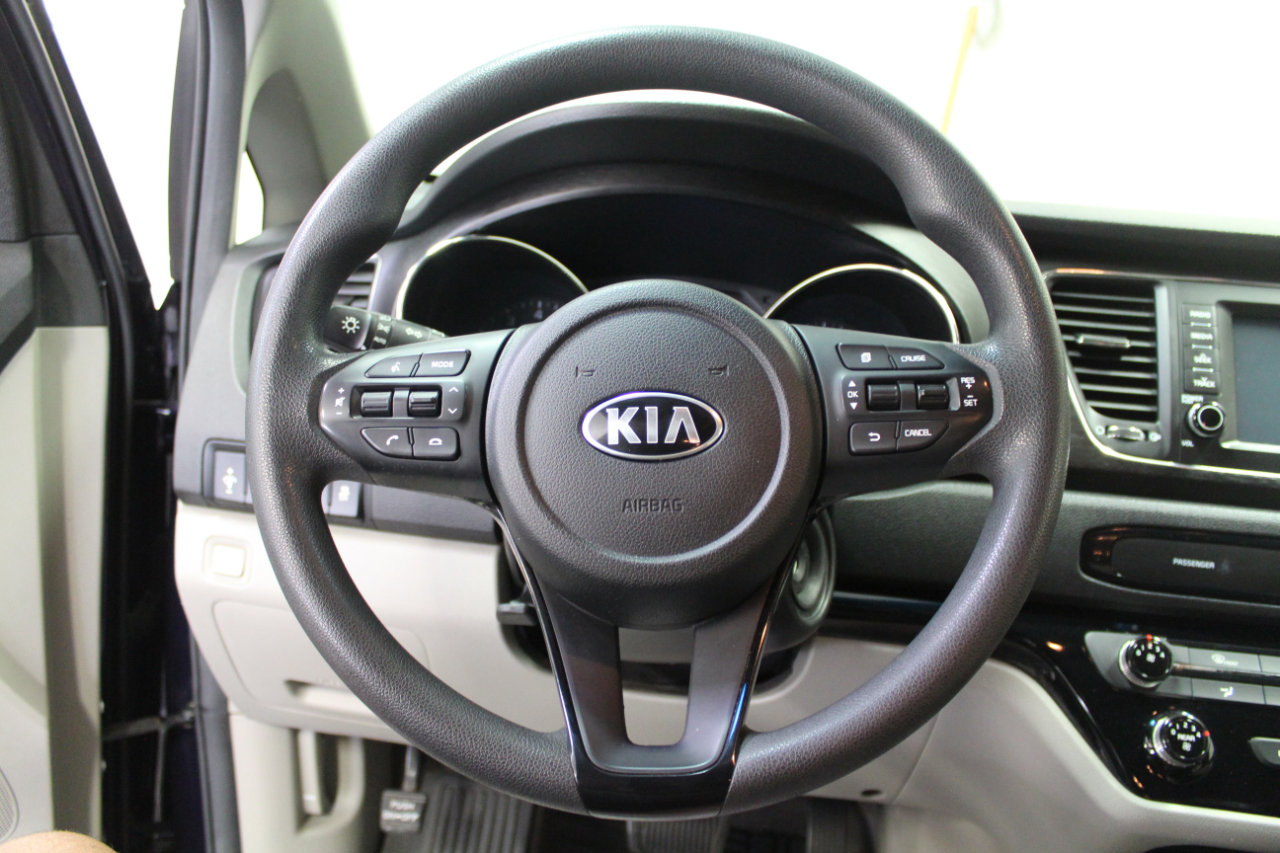 Used 2019 Kia Sedona LX image 8