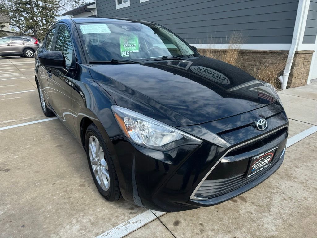 Used 2017 Toyota Yaris iA FWD image 2