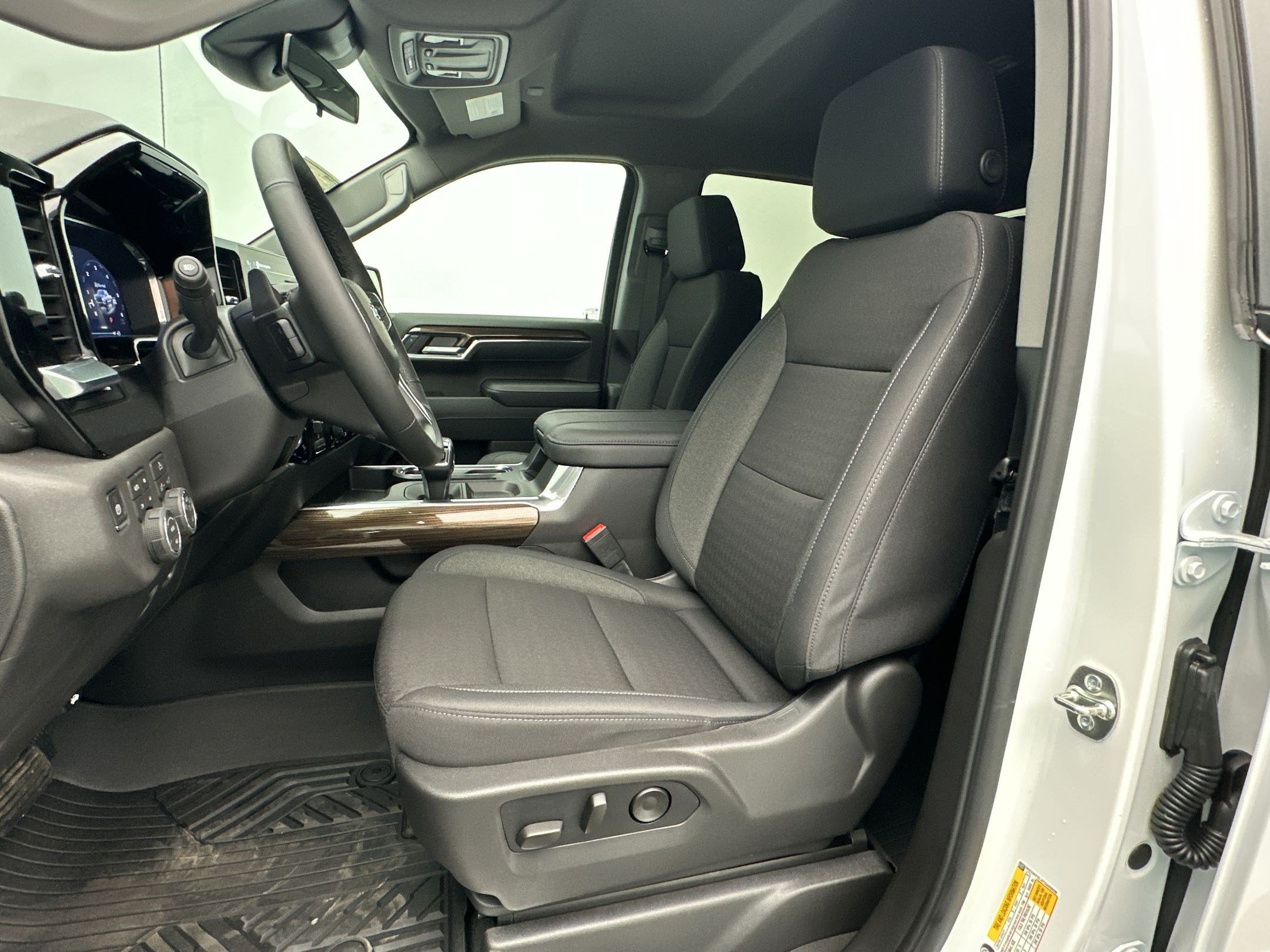 New 2026 Chevrolet Silverado 1500 LT Trail Boss w/ LPO, Dark Essentials Package AWD/4WD image 5