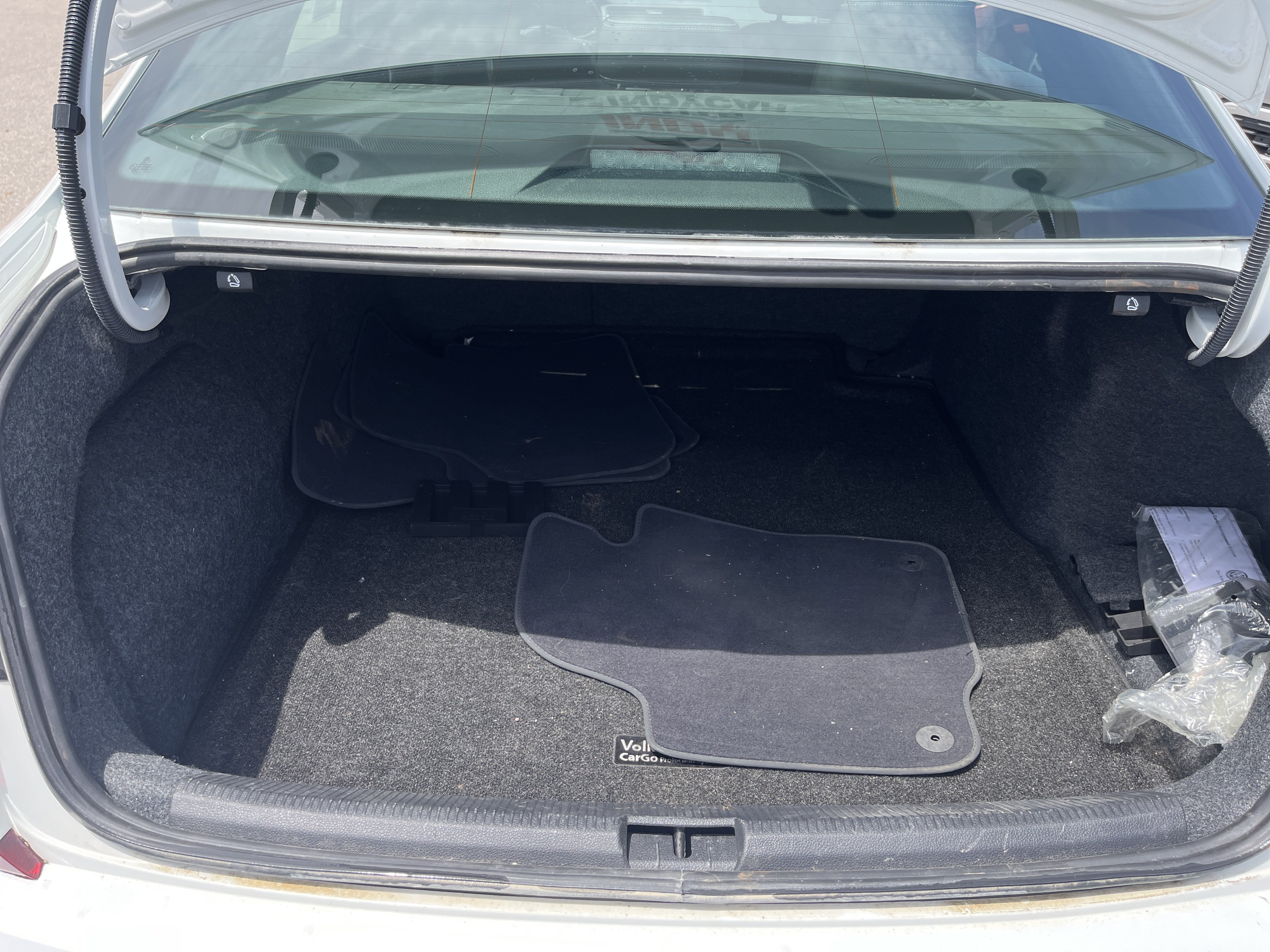 Used 2018 Volkswagen Passat GT FWD image 12