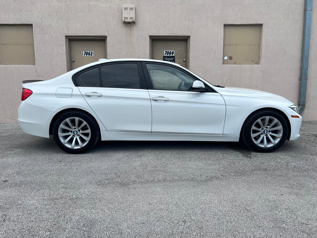 Used 2014 BMW 320i 4dr Sdn 320i RWD image 15