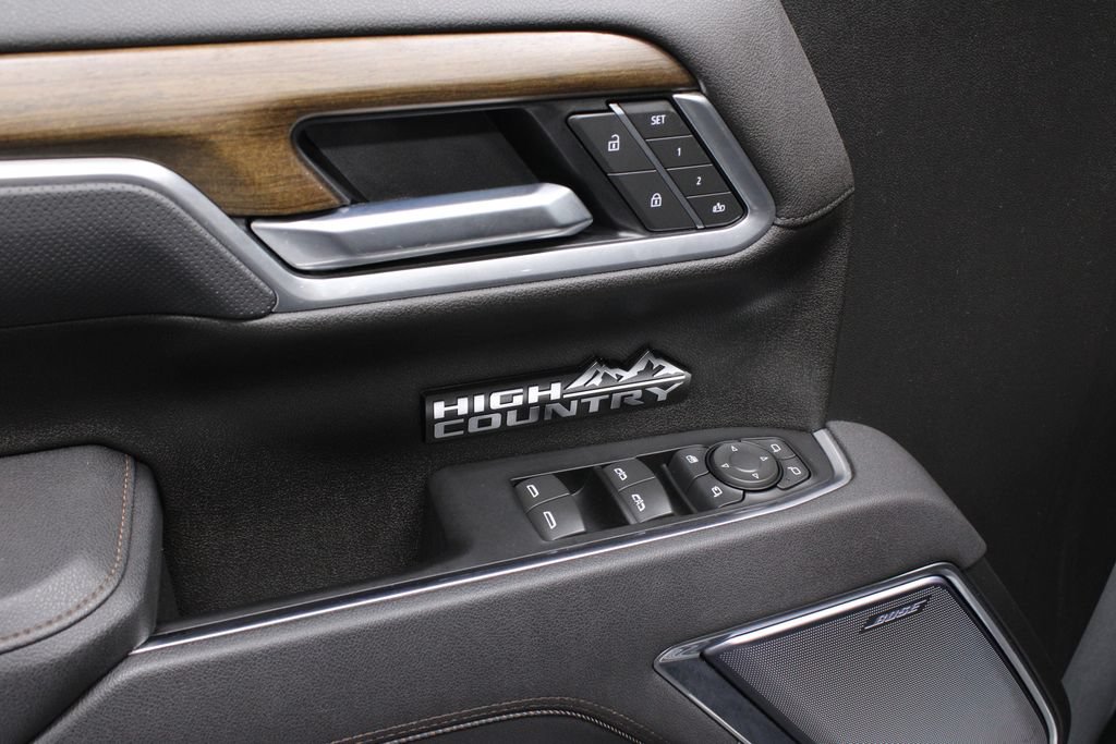 Used 2025 Chevrolet Silverado 1500 High Country w/ High Country Premium Package AWD/4WD image 24