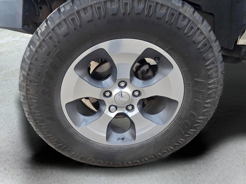 Used 2012 Jeep Wrangler Unlimited Sahara w/ Connectivity Group image 9