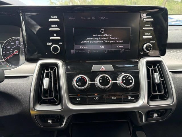 Used 2023 Kia Sorento LX FWD image 27