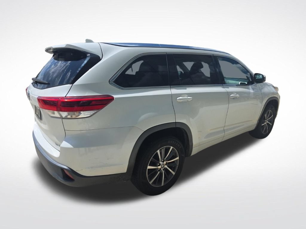 Used 2018 Toyota Highlander XLE FWD image 6