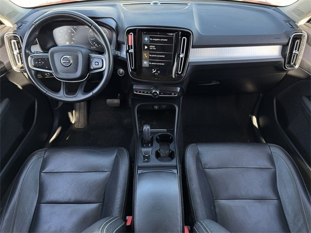 Used 2021 Volvo XC40 T4 Momentum image 10
