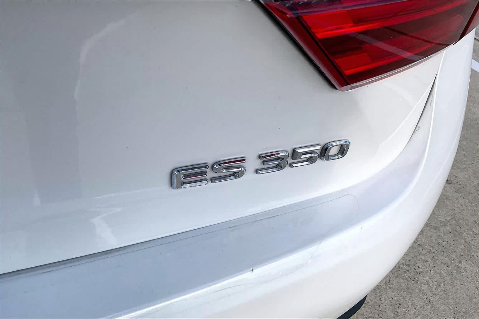 Used 2016 Lexus ES 350 w/ Premium Package w/Wood Trim FWD image 10