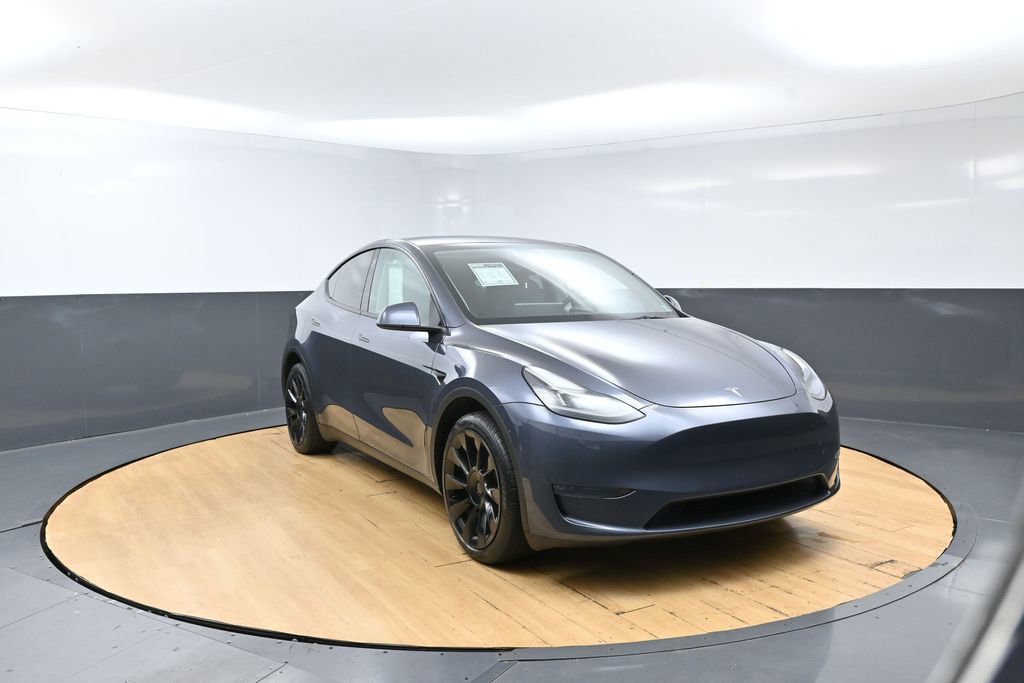 Used 2023 Tesla Model Y Long Range AWD/4WD image 2