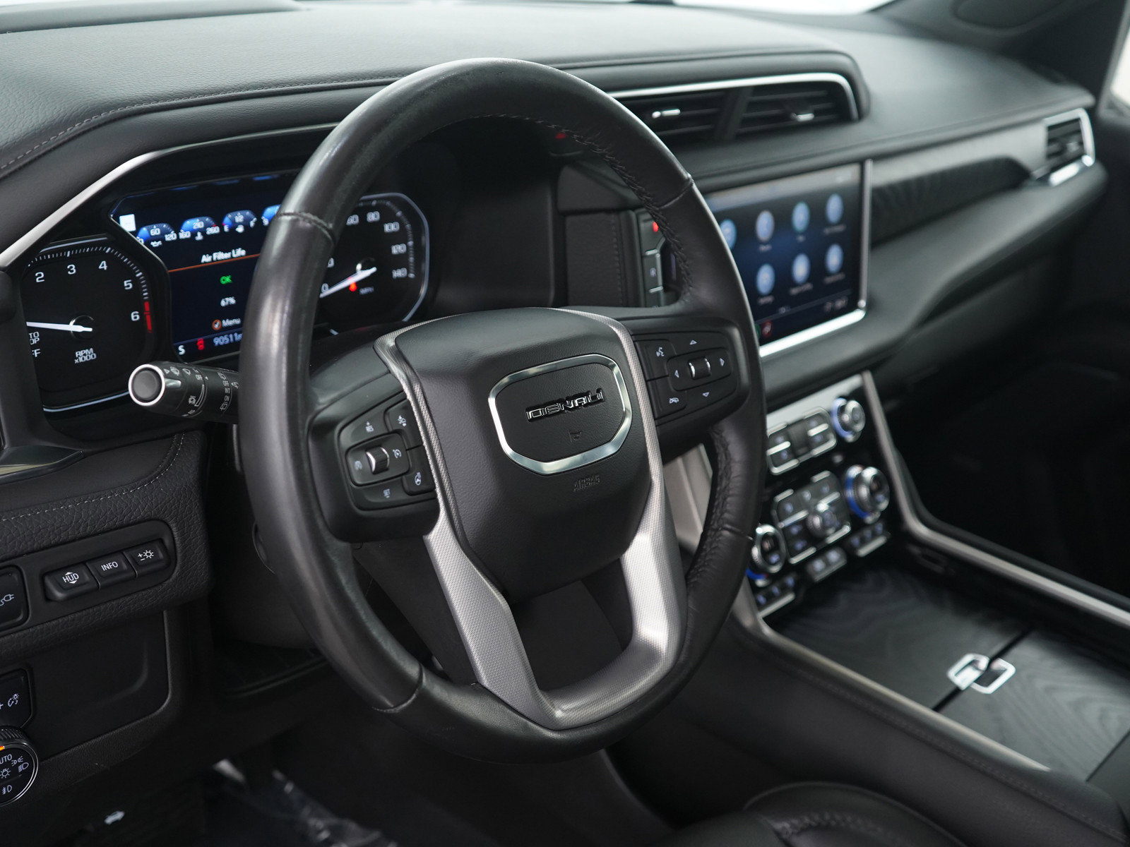 Used 2021 GMC Yukon Denali w/ Denali Premium Package image 25