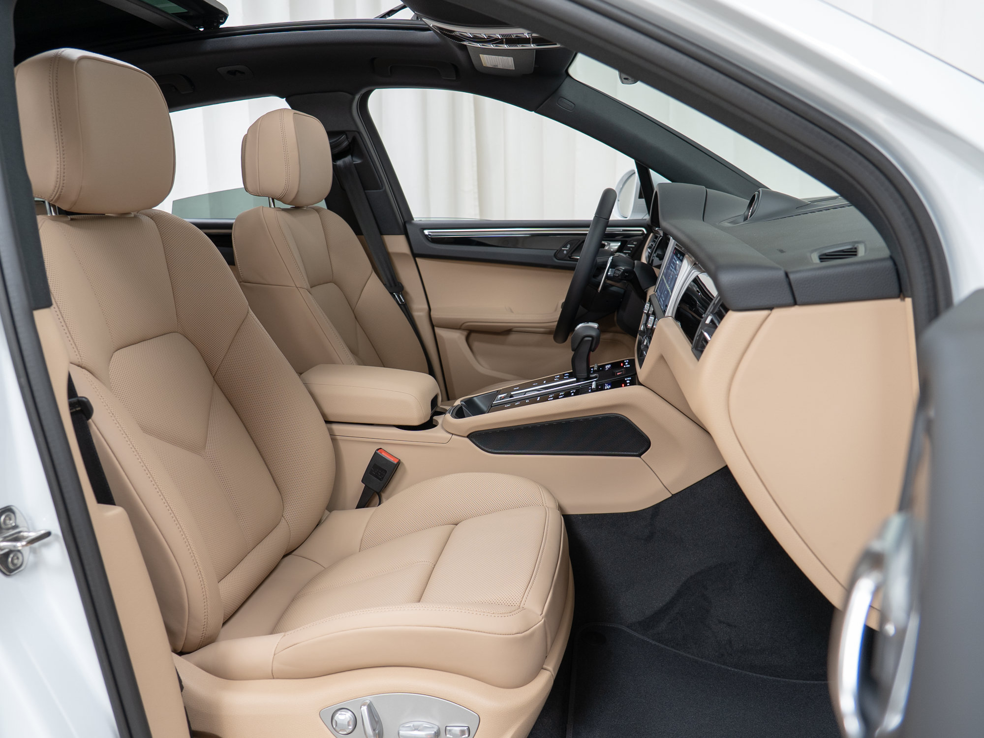 New 2026 Porsche Macan S AWD/4WD image 30