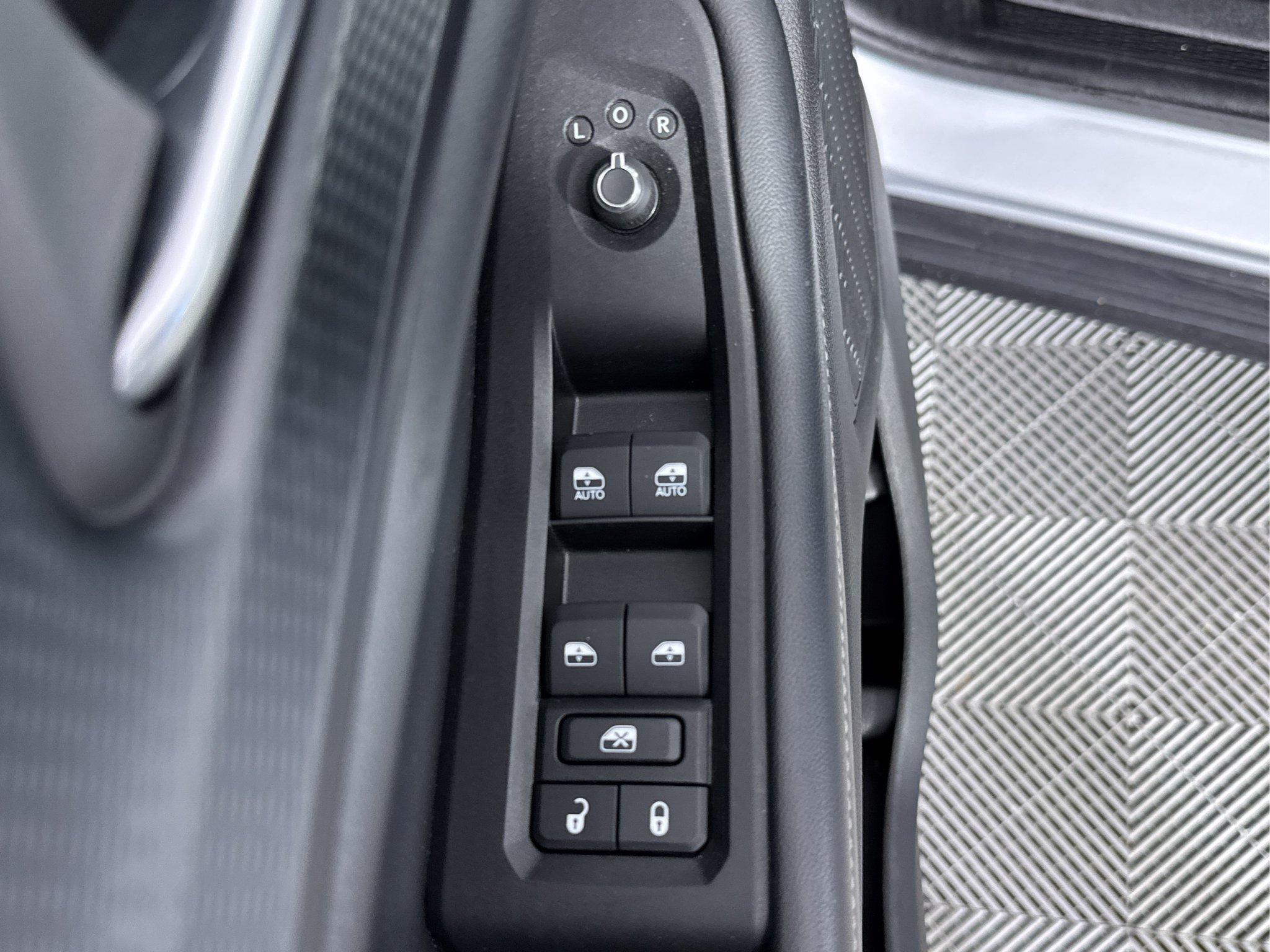 Used 2023 Jeep Grand Cherokee L Laredo AWD/4WD image 26