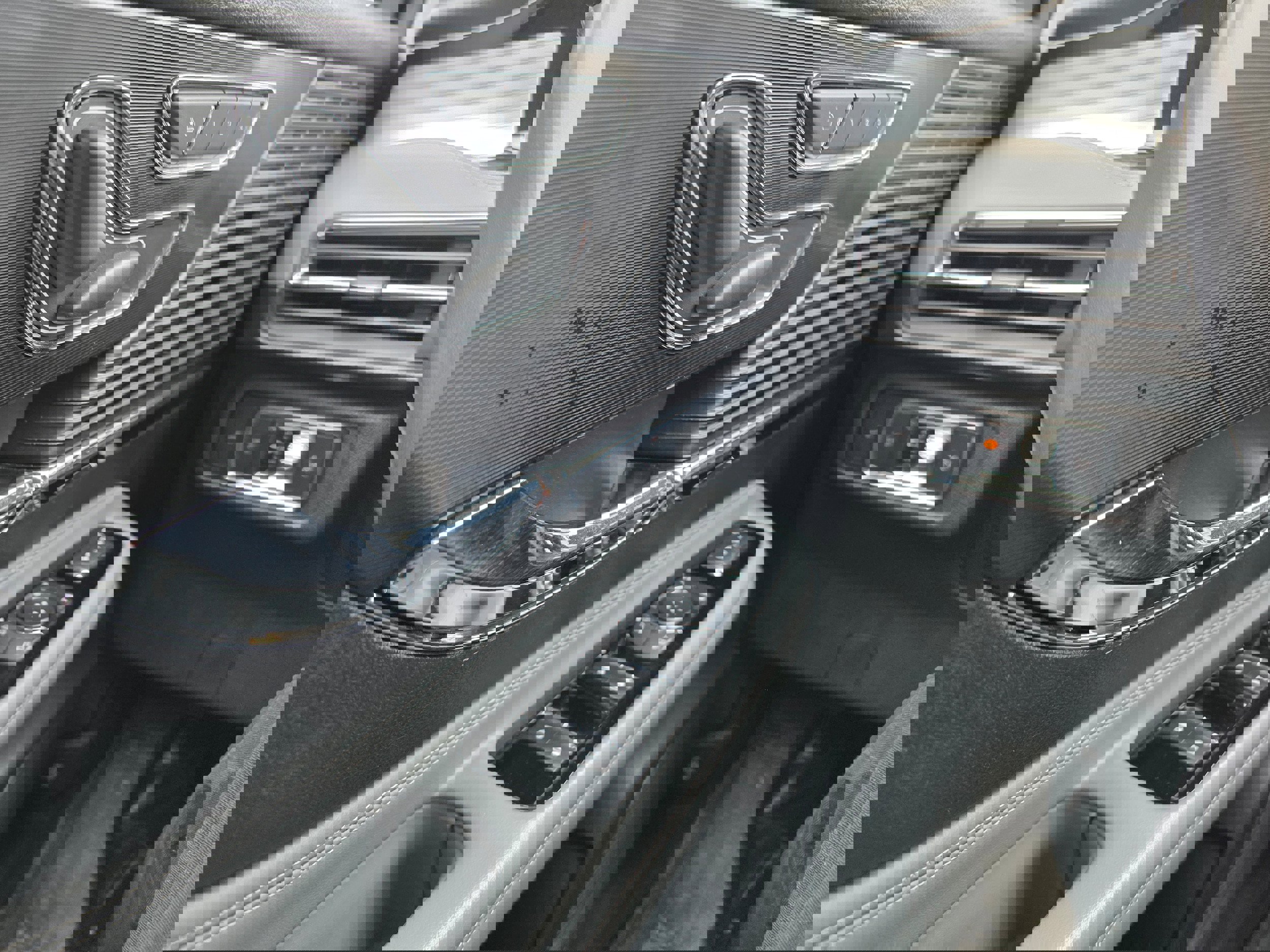 Used 2022 Lincoln Corsair Reserve w/ Equipment Group 201A image 16