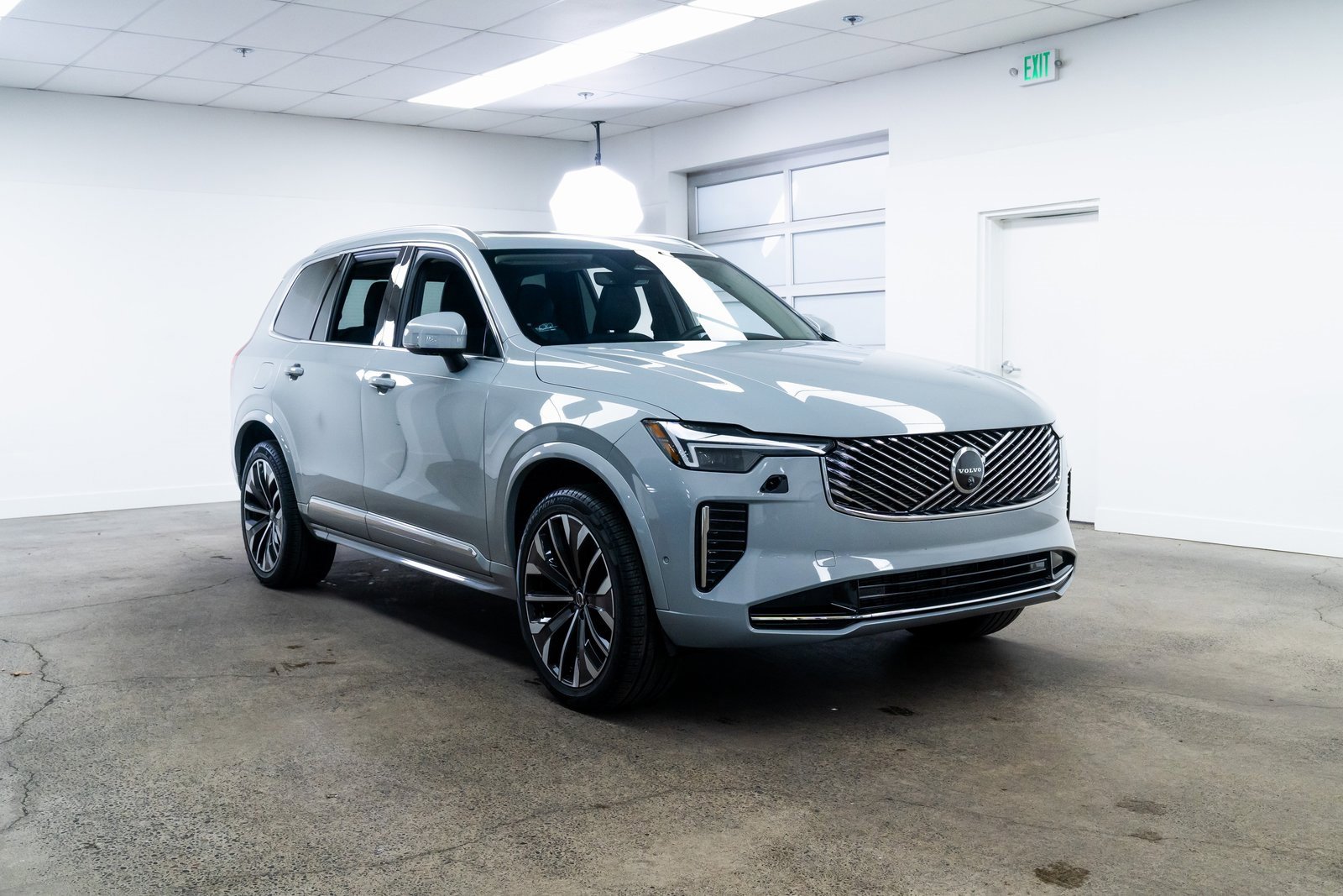 Used 2025 Volvo XC90 B6 Plus image 25