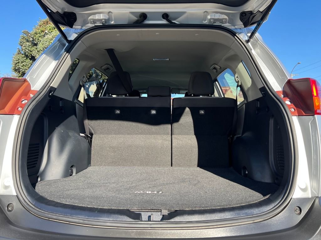 Used 2015 Toyota RAV4 LE image 37