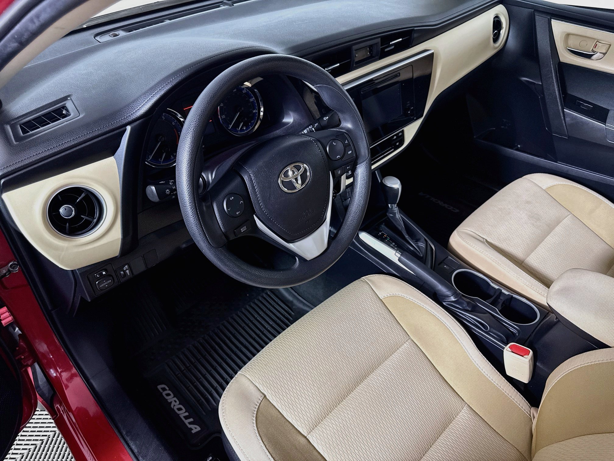 Certified 2018 Toyota Corolla LE FWD image 9