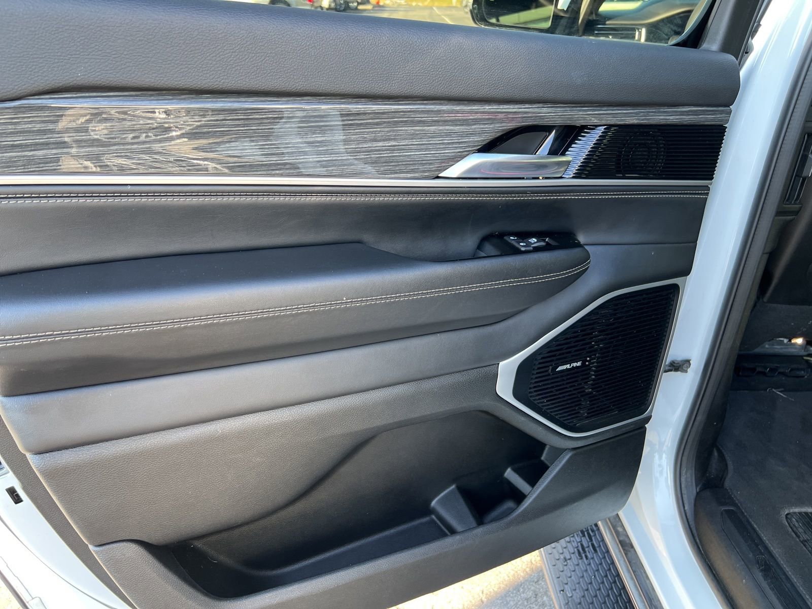 Used 2022 Jeep Wagoneer Series III w/ Flexible Seating Group image 29