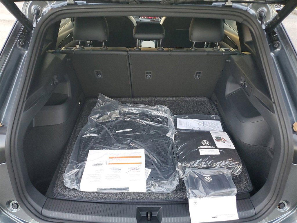 New 2026 Volkswagen Tiguan SE R-Line image 8