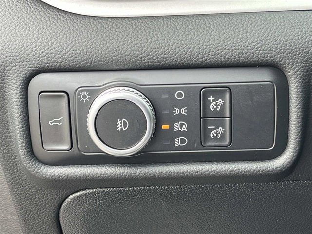 Used 2020 Ford Explorer XLT w/ Equipment Group 202A image 27