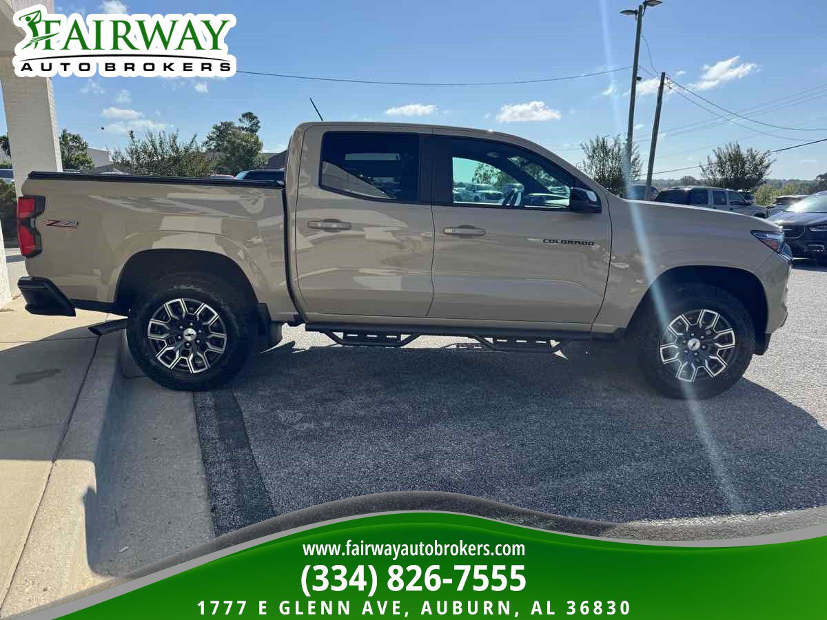Used 2023 Chevrolet Colorado Z71 AWD/4WD image 5