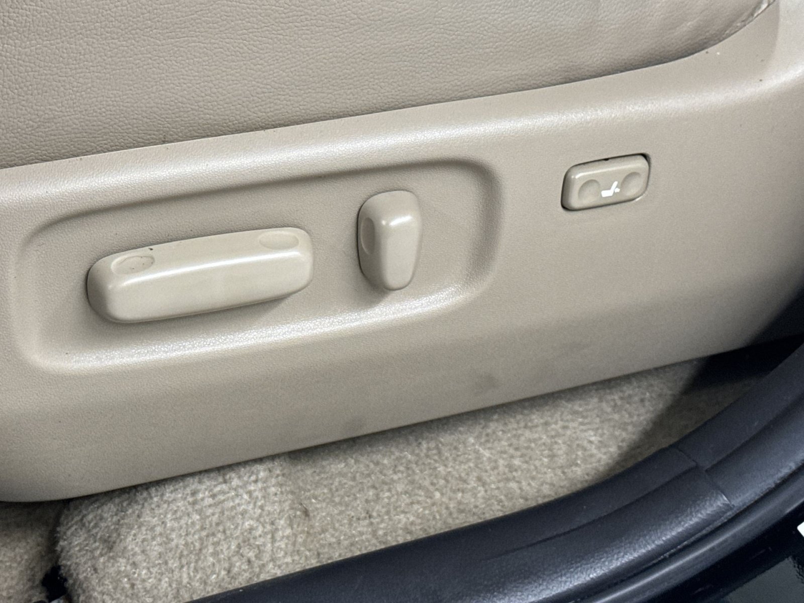 Used 2010 Toyota RAV4 Limited AWD/4WD image 26