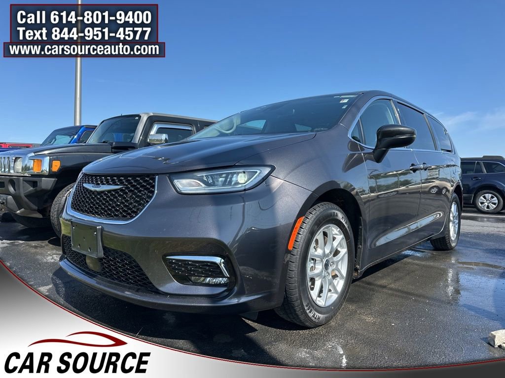 Used 2023 Chrysler Pacifica Touring-L image 1